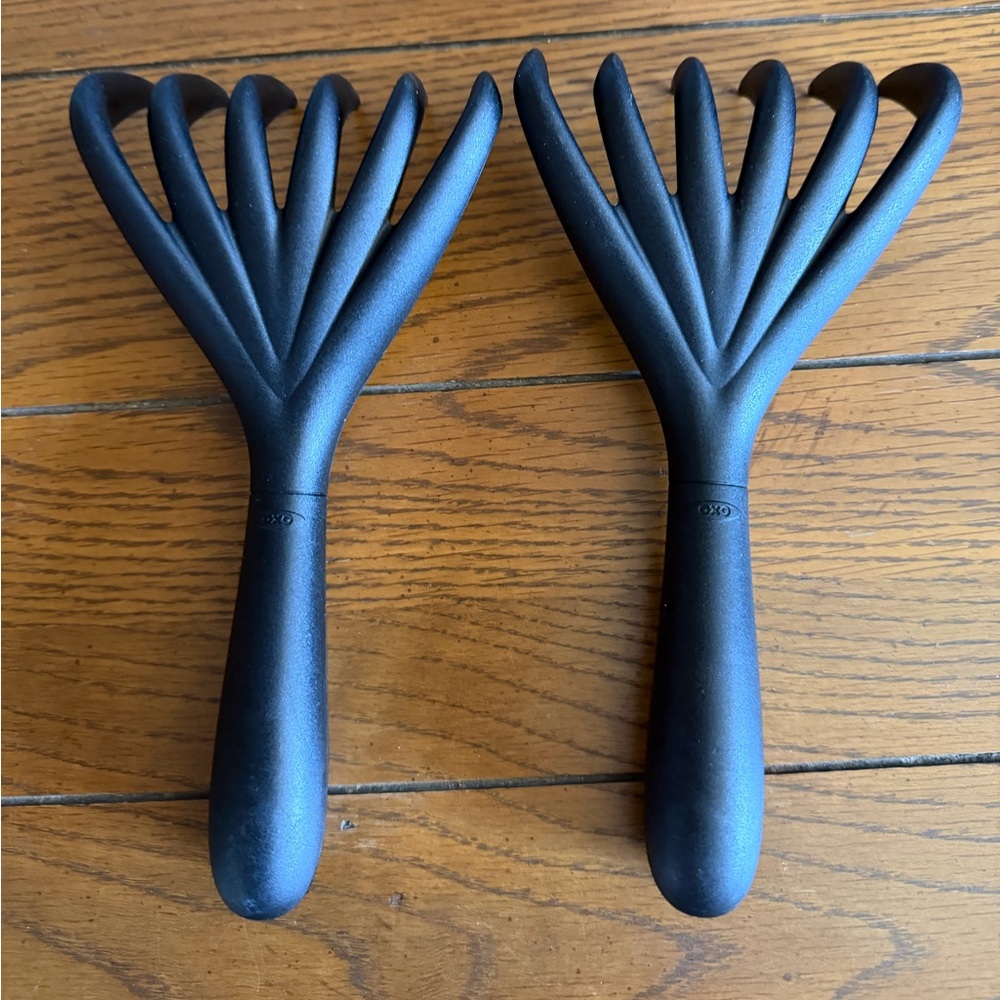 Oxo Black chicken shredder